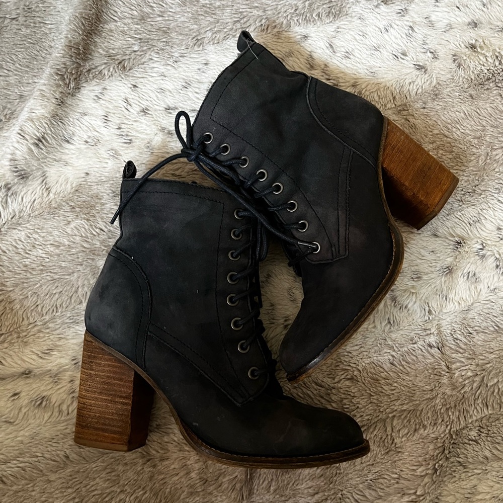 Steve Madden blue suede lace up boots